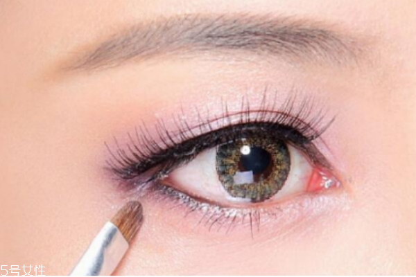 眼影晕妆怎么办(眼影晕妆怎么办)