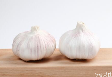 哪些人不宜吃糖醋蒜(哪些人不宜吃糖醋蒜)