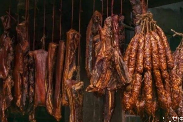 腊肉一般可以放多久(腊肉一般可以放多久)