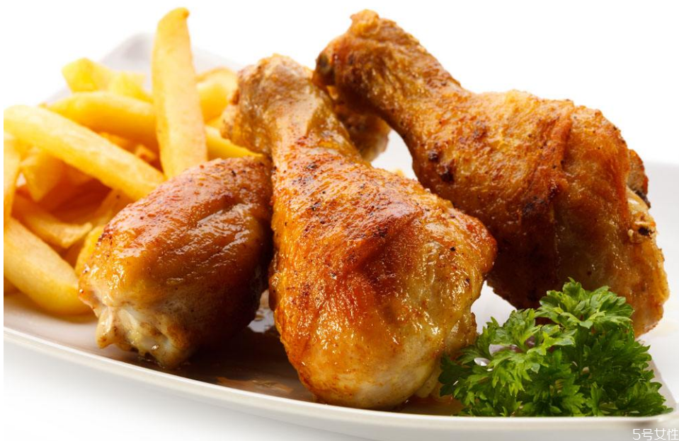 鸡腿和鸡翅哪个热量更高(鸡翅热量高还是鸡腿热量高)