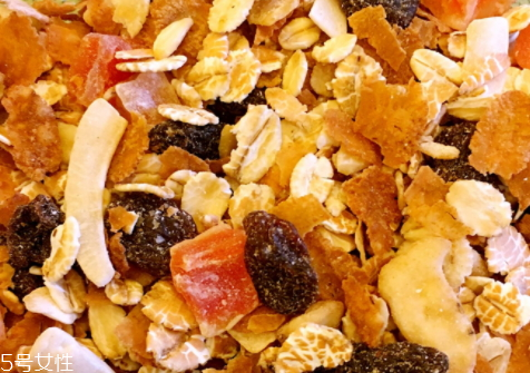 晚上喝酸奶最佳时间(晚上喝酸奶最佳时间)