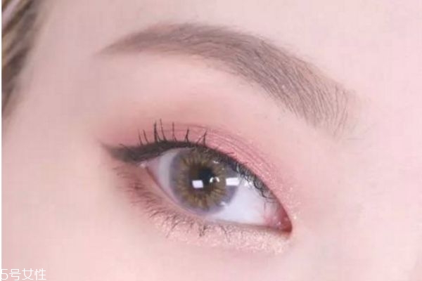 单眼皮篇眼妆教程(单眼皮的妆容教程)