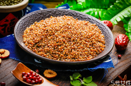 黄苦荞和黑苦荞的区别(黄苦荞茶和黑苦荞茶有什么区别)