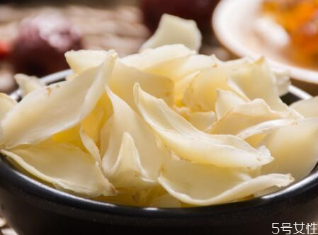 百合是养胃还是伤胃(百合养胃吗)