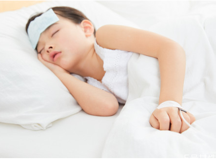 小孩发烧饮食注意事项(小朋友发烧饮食注意事项)