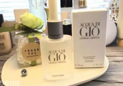 怎么判断香水的味道(怎么判断香水的味道)