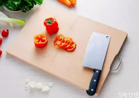 砧板发霉还能用吗(砧板发霉还能用吗)