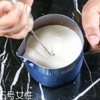 冰拿铁奶泡打法(冰拿铁需要打奶泡吗)