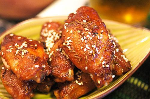 鸡翅是先腌制还是先焯水(鸡翅是先腌制还是先焯水)