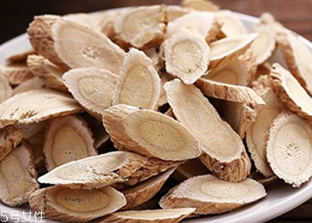 麦冬黄芪泡水功效(枸杞麦冬黄芪泡水功效)