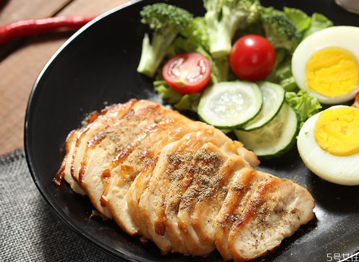 怎么看鸡胸肉是否炸熟了(鸡胸肉一般要炸多久就熟了) 怎么看鸡胸肉是否炸熟了(鸡胸肉一般要炸多久就熟了)