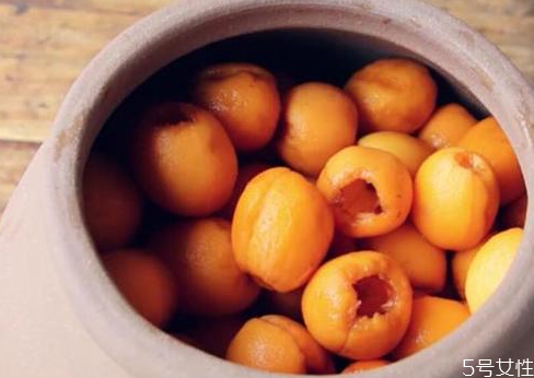 枇杷酒可以存放多久(枇杷酒可以存放多久)