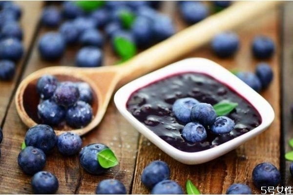 蓝莓酱可以冲水喝吗(蓝莓酱可以冲水喝吗)