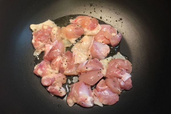 嫩鸡肉的家常做法(简单鸡肉家常做法)