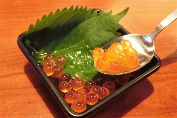 三文鱼籽的功效和作用(三文鱼籽的功效和作用)