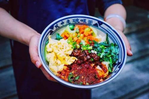 油泼面酱汁怎么调(油泼面酱汁怎么调)