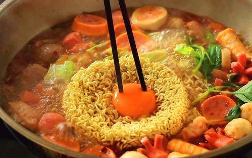 方便面和挂面哪个更容易胖(方便面和挂面哪个更容易胖)