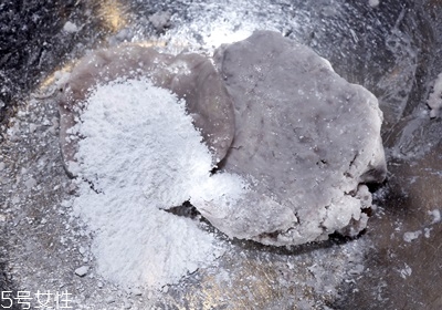 地瓜粉、手粉(日本太白粉)、太白粉的差异(地瓜粉是什么粉)