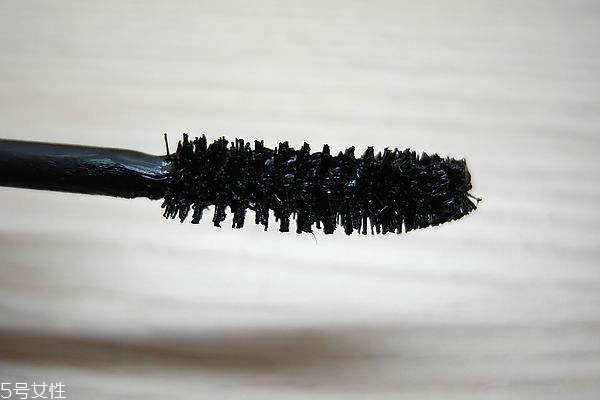 睫毛膏怎么刷(睫毛膏怎么刷好看)