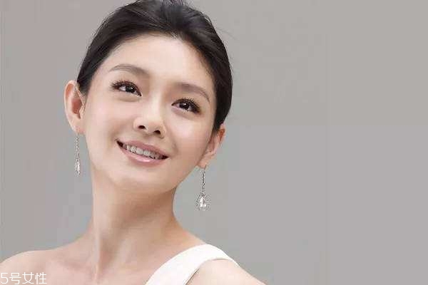 睫毛膏怎么刷自然(正确刷睫毛膏的方法)