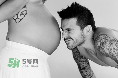 胎教时坐着还是躺着好(听胎教是躺着好还是坐着) 胎教时坐着还是躺着好(听胎教是躺着好还是坐着)