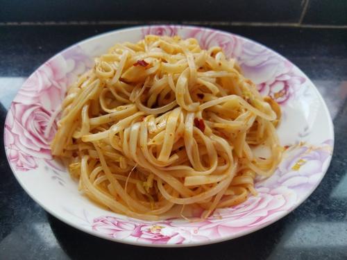 油泼面放十三香吗(油泼面放十三香吗)