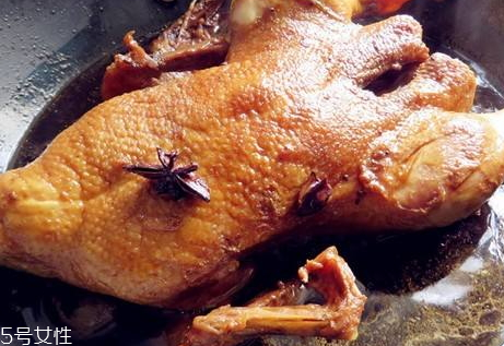 啤酒鸭简单做法(家庭啤酒鸭的做法)