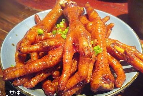 吃鸡爪有什么好处和坏处(女人吃鸡爪有什么好处和坏处)