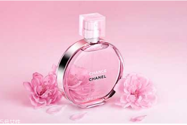 香水味道一般能保持多久(香水的味道能保持多久)