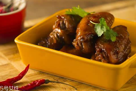 可乐鸡翅家常做法(可乐鸡翅的家常制作方法)