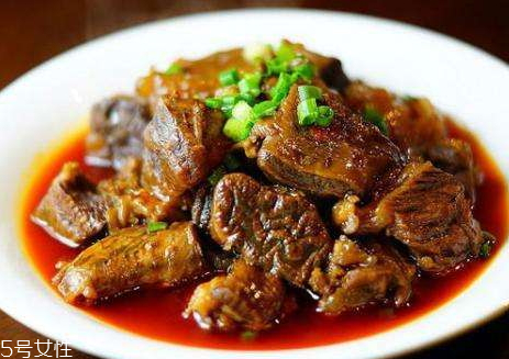 红烧牛肉的做法(红烧牛肉的做法 最正宗的做法)