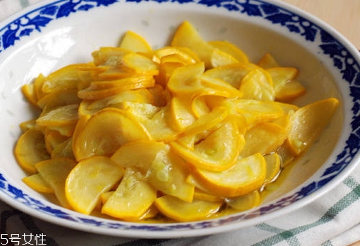 清炒香蕉西葫芦(清炒香蕉西葫芦)