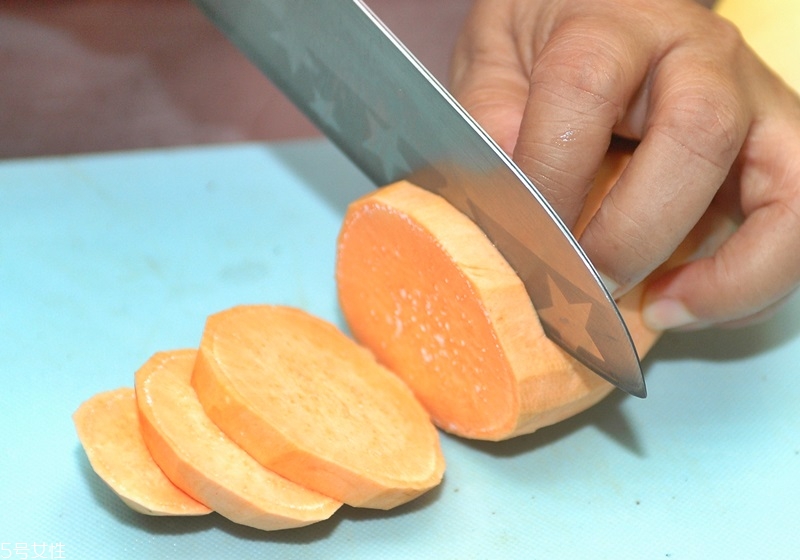 解嘴馋!金黄烤地瓜片(爱吃烤地瓜)