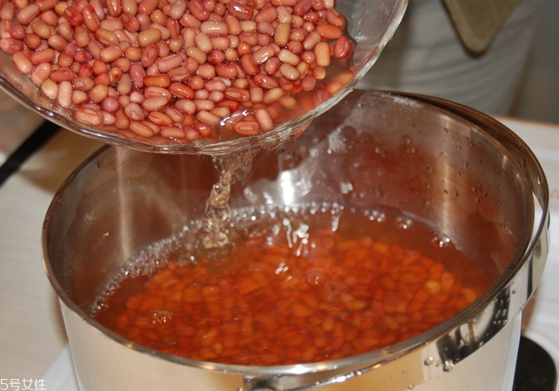 汤锅煮红豆汤步骤(煮红豆汤的正确方法)