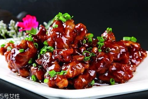 糖醋排骨的做法(糖醋排骨的做法 最正宗的做法视频)