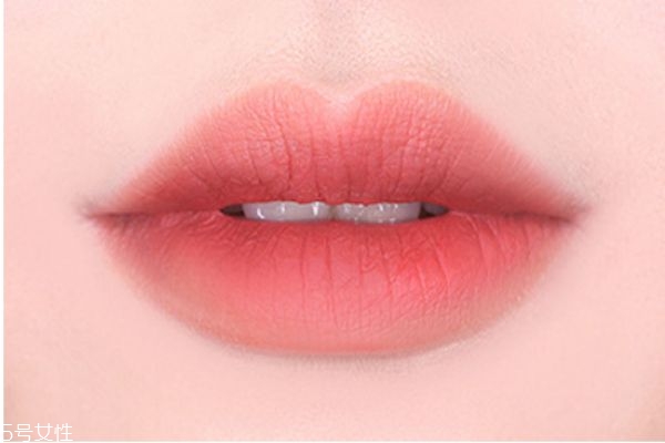 韩式清新裸妆红唇妆画法(韩式裸妆化妆步骤) 韩式清新裸妆红唇妆画法(韩式裸妆化妆步骤)