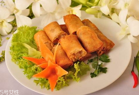 在家炸春卷的做法(家常炸春卷怎么做)