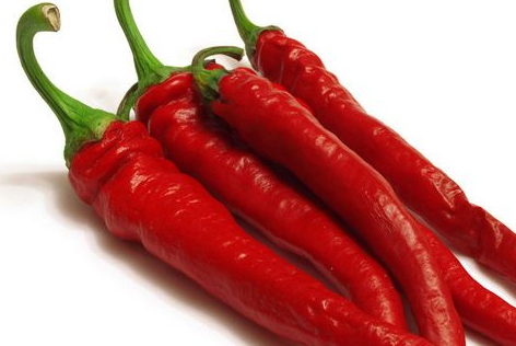 新鲜辣椒怎么晒干(新鲜辣椒怎么晒干不变颜色)
