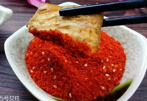 辣椒面怎么做到(辣椒面怎么做到不辣而且特别香)