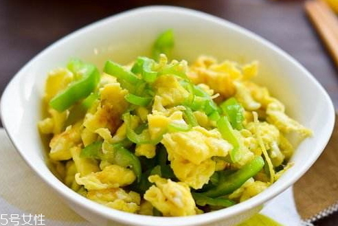 青椒炒蛋的做法(青椒炒蛋的做法 最正宗的做法)