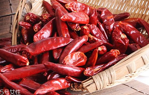 鲜辣椒可以放冰箱吗(鲜辣椒可以放冰箱吗)