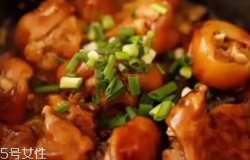 珐琅锅版炖猪脚(珐琅锅炖猪蹄要多久) 珐琅锅版炖猪脚(珐琅锅炖猪蹄要多久)