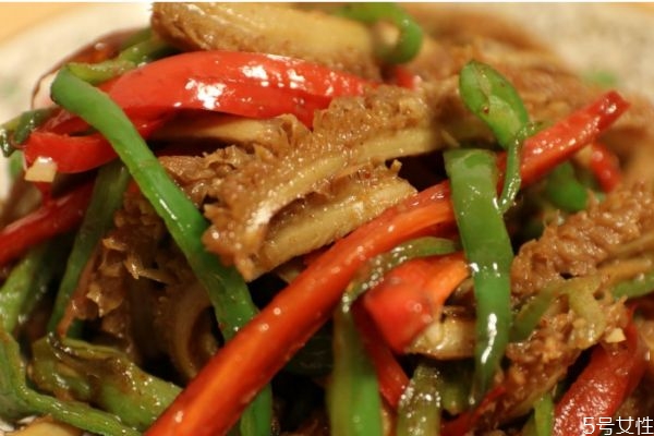 牛肚怎么洗干净(怎么洗牛肚才洗得干净)