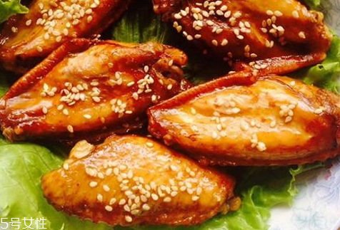 生蚝是在火上烤几分钟最好(生蚝一般烤几分钟)