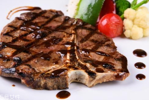 微波炉烤牛排做法步骤(微波炉烤牛排的做法)