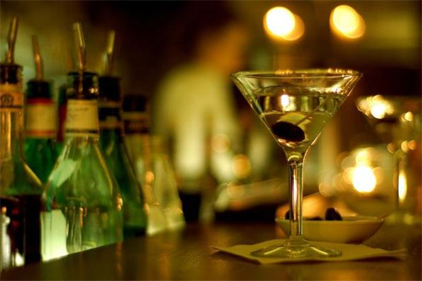 喝酒吐黄水怎么缓解(喝酒吐黄水怎么缓解)