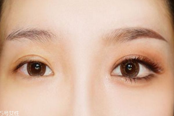 韩国大眼红唇妆(欧美妆唇妆)