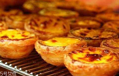 烤箱烤蛋挞的步骤(烤箱烤蛋挞的步骤和所需的材料)