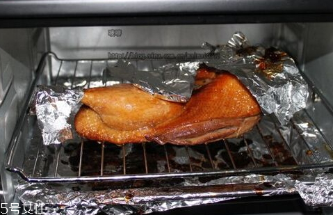 烤箱烤鸭子的做法(烤箱烤鸭子的做法大全)