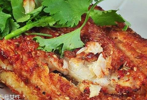 烤鳕鱼片的营养价值(烤鳕鱼片的营养价值及功效)